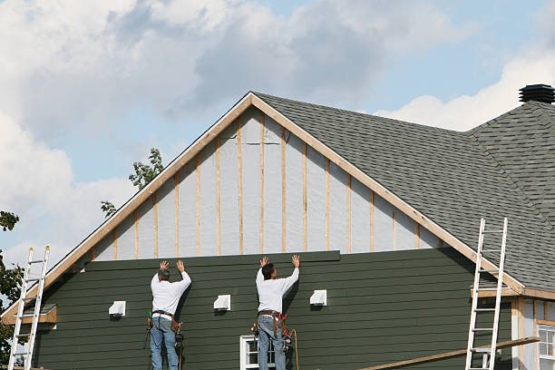 Professional Siding technician working in Akron, CO